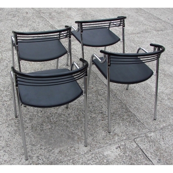 Detal chromowanej ramy krzesła z lat 80